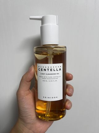 스킨1004 [SKIN1004] 마다가스카르 센텔라 라이트 클렌징 오일 200ml — 5점을 준 리뷰어가 2024년 7월 올린 사용 사진