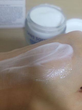 산수시 아쿠아 베네핏 24h 수부지 물광 속건조 수분크림 50ml — 5점을 준 리뷰어가 2021년 7월 올린 사용 사진