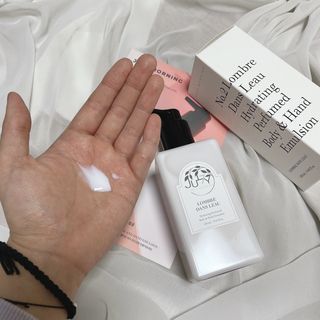 줄라이 모닝 _ JULY MORNING 줄라이모닝 하이드레이팅 퍼퓸드 바디앤핸드 에멀젼 — 5점을 준 리뷰어가 2022년 3월 올린 사용 사진