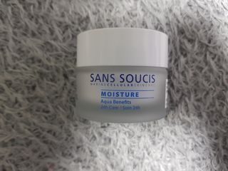 산수시 아쿠아 베네핏 24h 수부지 물광 속건조 수분크림 50ml — 4.5점을 준 리뷰어가 2021년 6월 올린 사용 사진