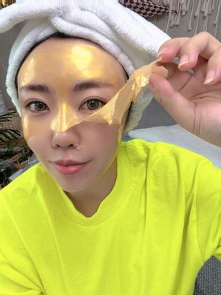 스킨클로저 바르바 프리미엄 골드리프팅팩 바르바 골드리프팅팩 — 5점을 준 리뷰어가 2023년 1월 올린 사용 사진