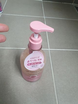 벨먼 내추럴스파 수분광채 스크럽 바디워시 600ml 5종 — 5점을 준 리뷰어가 2022년 5월 올린 사용 사진