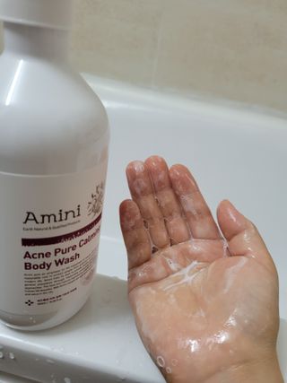 아미니 아크네 퓨어카밍 바디워시 500ml — 5점을 준 리뷰어가 2021년 7월 올린 사용 사진