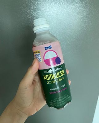 더그레잇티 콤부차 300ml *12개입 (오리지널 6개+베리리치 6개) — 4.5점을 준 리뷰어가 2022년 7월 올린 사용 사진