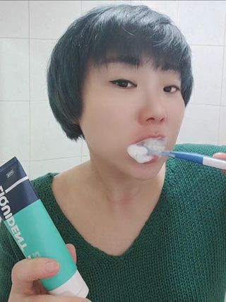 리퀴덴트 오랄케어 온가족용 리퀴덴트 더더 오랄케어 무불소 치약 + 임상시험완료 이중 미세 엠보싱 칫솔 올데이세트 — 5점을 준 리뷰어가 2020년 12월 올린 사용 사진