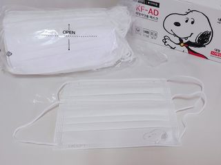 JHWORLD 스누피 마스크 정품 스누피 KF-AD 국내 비말차단 아동용 성인용 일회용 덴탈마스크 50매 — 4.5점을 준 리뷰어가 2021년 6월 올린 사용 사진