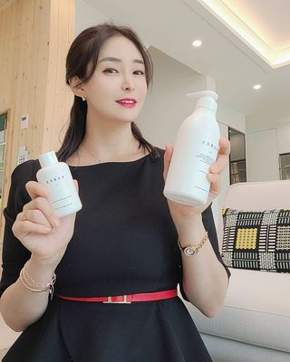 [HUREX] 휴렉스 볼류마이징 탈모완화 기능성 샴푸 본품+휴대용 — 4.5점을 준 리뷰어가 2021년 8월 올린 사용 사진