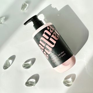 난나 살몬 스파이더 검버섯 미백 톤업 화이트닝 연어 앰플 크림 300ml 대용량 — 5점을 준 리뷰어가 2022년 11월 올린 사용 사진