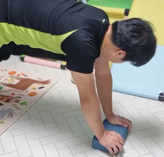 [트라택] 홈 필라테스 SET [미니짐볼+웨이트볼(0.5kg&1kg+요가블럭] — 5점을 준 리뷰어가 2022년 7월 올린 사용 사진