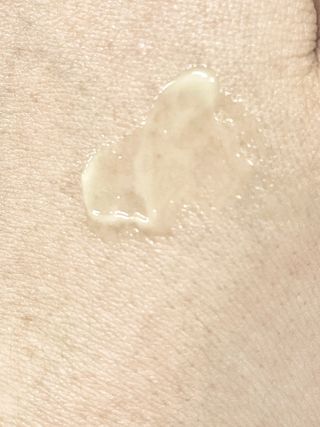 멈칫(MUMCHIT) 넥퍼퓸 NECKPERFUME 2가지 향 — 5점을 준 리뷰어가 2021년 11월 올린 사용 사진