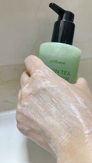 프리마인 메이크업과 들뜨는 각질까지 한방에 깐달걀로! 순하기까지한 셀베이스 그린티클렌저(200ml) — 5점을 준 리뷰어가 2023년 4월 올린 사용 사진
