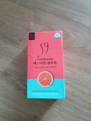 리넥무역 에스나인 콤부차 건강발효 콤부함량59 자몽 5gx10포 — 4점을 준 리뷰어가 2021년 7월 올린 사용 사진