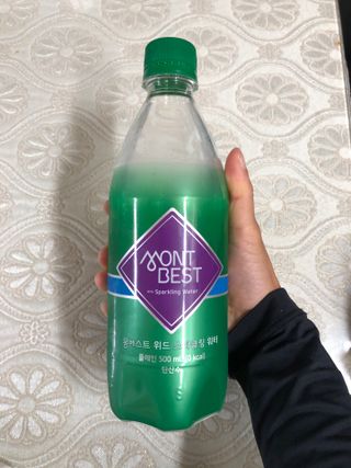 몽베스트 Montbest with Sparkling water Plain 20병 — 5점을 준 리뷰어가 2021년 11월 올린 사용 사진