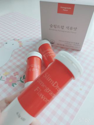 [슬림드랍 석류맛] 건기식 다이어트 보조제 겸 비타민 — 4.5점을 준 리뷰어가 2022년 2월 올린 사용 사진
