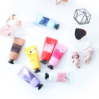 쿤달 BT21 시어버터 앤 마카다미아 퓨어 핸드크림 50ml 7구 기프트 세트 — 5점을 준 리뷰어가 2021년 3월 올린 사용 사진