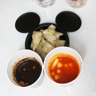 유비쿡 컵떡볶이 매운컵떡볶이2개/ 짜장컵떡볶이 2개  총 4개세트 — 5점을 준 리뷰어가 2021년 5월 올린 사용 사진