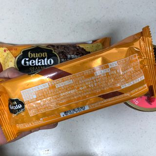 롯데제과 본젤라또 비스킷&바닐라카라멜바, 본젤라또 베리쇼콜라컵 — 5점을 준 리뷰어가 2021년 11월 올린 사용 사진
