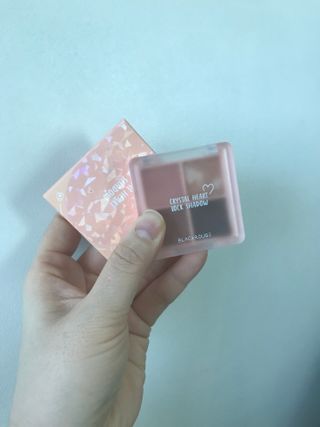 [블랙루즈] 크리스탈 하트 락 섀도우 4종 중 택1 — 5점을 준 리뷰어가 2021년 2월 올린 사용 사진
