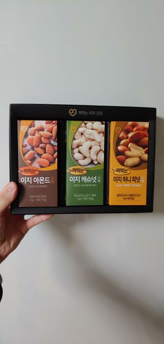 짜먹는 이지견과 짜먹는 이지아몬드, 짜먹는 이지허니피넛, 짜먹는 이지캐슈넛 각 10g X  10포 — 5점을 준 리뷰어가 2021년 3월 올린 사용 사진