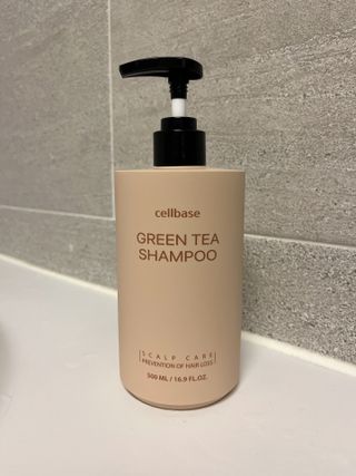 프리마인 더이상 뻣뻣하고 효과없는 탈모샴푸는 NO. 근본부터 케어하는 셀베이스 그린티샴푸(500ml) — 5점을 준 리뷰어가 2023년 3월 올린 사용 사진