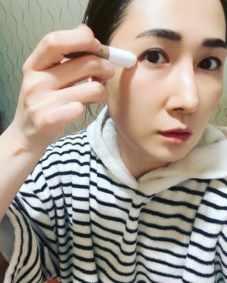 더사가오브수 [사가수] 효혜윤 보태니컬 에너지 에센스인로션 20ml /아이포올 스틱 3g — 4점을 준 리뷰어가 2023년 3월 올린 사용 사진