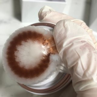 디하우트 랩 디하우트랩 클렌징 피부관리기 진동클렌저 실리콘+2종 인조모 브러시 — 5점을 준 리뷰어가 2021년 11월 올린 사용 사진
