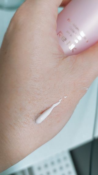 리엔케이 핑크 볼륨 래디언스 컬러크림 에디션 — 4점을 준 리뷰어가 2022년 11월 올린 사용 사진