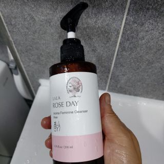 라라로즈데이 시즌2 여성청결제 200ml 아로마 페미민 클렌저, 독일더마인증 — 4점을 준 리뷰어가 2021년 9월 올린 사용 사진