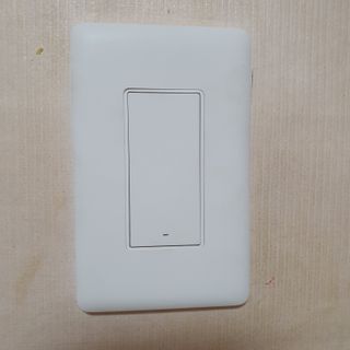 아카라 조명 스위치를 누워서 끄는 방법 (스마트 조명 스위치 2구 + 무선 리모트 스위치 1구 T1, 스마트 허브 E1) — 5점을 준 리뷰어가 2021년 11월 올린 사용 사진