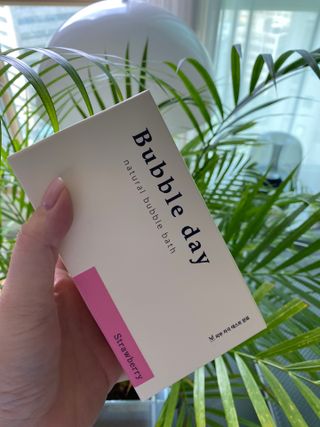 버블데이 아로마/과일 거품 입욕제 — 5점을 준 리뷰어가 2021년 7월 올린 사용 사진