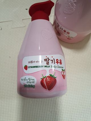 [과일나라] 피부가 마시는 딸기우유 바디클렌저&바디로션 — 5점을 준 리뷰어가 2022년 2월 올린 사용 사진