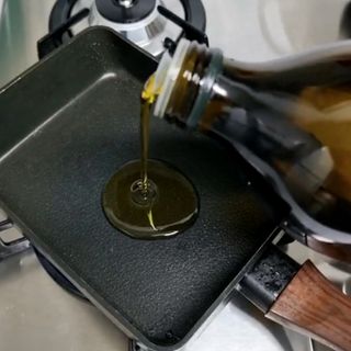 마에스트로 엑스트라버진 올리브 유 마에스트로 엑스트라버진 스페인 올리브유 — 4점을 준 리뷰어가 2022년 4월 올린 사용 사진