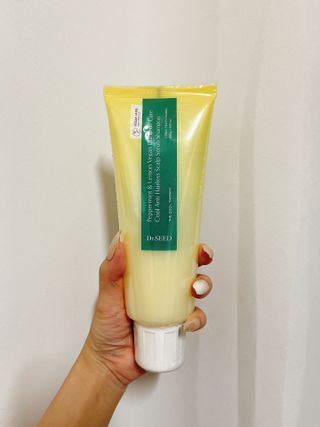 닥터시드 페퍼민트 앤 레몬 비건 비듬케어 쿨 탈모 두피 스크럽 샴푸 — 5점을 준 리뷰어가 2024년 7월 올린 사용 사진