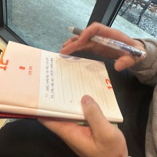 리훈 궁금해 Q&A다이어리 세트 큐엔에이 질문일기 큐앤에이 질문책 QnA — 4.5점을 준 리뷰어가 2022년 11월 올린 사용 사진