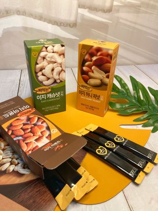 짜먹는 이지견과 짜먹는 이지아몬드, 짜먹는 이지허니피넛, 짜먹는 이지캐슈넛 각 10g X  10포 — 5점을 준 리뷰어가 2021년 1월 올린 사용 사진