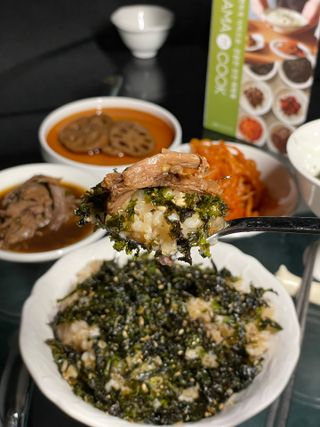 하나마이 [마마쿡] 전 청와대 천상현 셰프의 밑반찬  5종세트(소고기 장조림+연근조림+진미채+간장김자반+새우김자반) — 5점을 준 리뷰어가 2023년 4월 올린 사용 사진