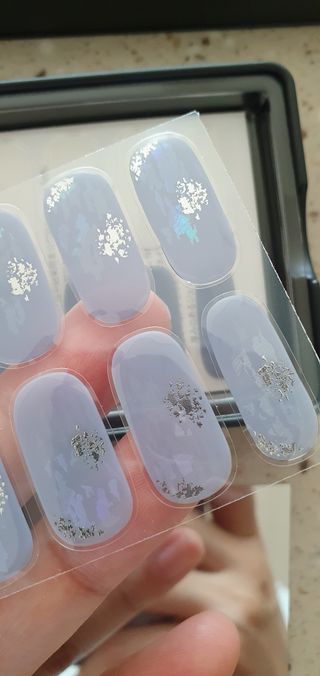 데싱디바 글레이즈 젤네일 포일 이펙트 네일_4종 중 택 1 — 5점을 준 리뷰어가 2021년 9월 올린 사용 사진