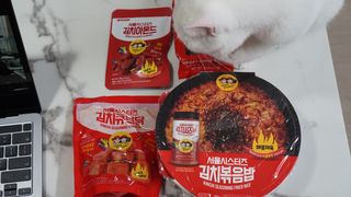 [서울시스터즈] CU 김치 4총사 세트-김치볶음밥, 김치큐브닭, 김치바삭김, 김치아몬드 — 5점을 준 리뷰어가 2021년 11월 올린 사용 사진