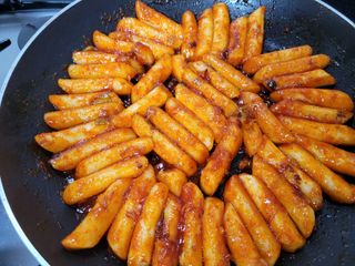[푸딩팩토리] 떡볶이 베스트 2종_옛날 국물떡볶이 570g / 할매 기름 떡볶이  570g — 5점을 준 리뷰어가 2022년 5월 올린 사용 사진
