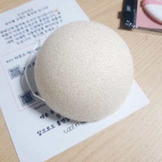 [툴앤썸] 메이크업 브러시로 바르고 호빵 스펀지로 클렌징하는 A-Z 뷰티툴 5종 — 5점을 준 리뷰어가 2021년 1월 올린 사용 사진