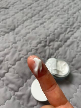 산수시 아쿠아 베네핏 24h 수부지 물광 속건조 수분크림 50ml — 5점을 준 리뷰어가 2021년 8월 올린 사용 사진
