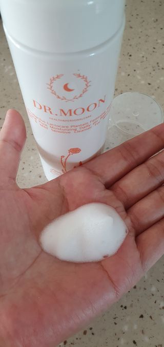 MF프리 [닥터문] 유산균 락토케어 질경초 여성청결제 200ml (폼타입) — 5점을 준 리뷰어가 2022년 9월 올린 사용 사진