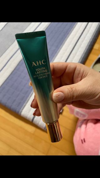 [NEW 탄력유턴 아이크림] AHC 유스 래스팅 리얼 아이크림 포 페이스 — 5점을 준 리뷰어가 2021년 1월 올린 사용 사진
