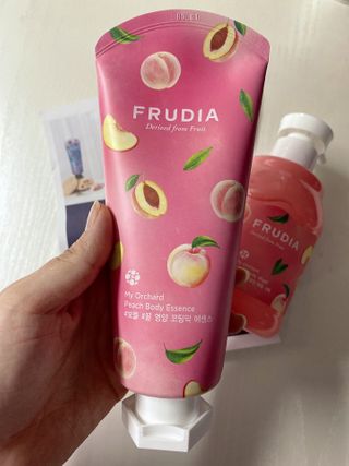 [후르디아] 복숭아 바디워시+바디에센스 세트 — 5점을 준 리뷰어가 2021년 3월 올린 사용 사진