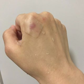 [큐어반H 커팅] 간편하게 떼서 쓰는 자외선차단 습윤밴드 (1팩/30매입) — 5점을 준 리뷰어가 2022년 11월 올린 사용 사진