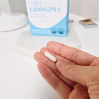 [지셀라] 프로바이오틱스 100억 유산균 보장 (1개월분 / 350mg X 30캡슐) — 5점을 준 리뷰어가 2023년 4월 올린 사용 사진