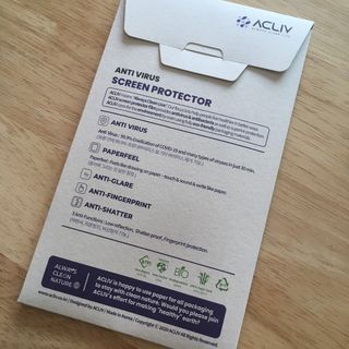 아클리브 Eco 항균 항바이러스 액정 보호필름(iPhone) — 3.5점을 준 리뷰어가 2022년 8월 올린 사용 사진