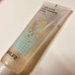 닥터에프파이브 젤리스크럽 소프트 클렌징폼 120ml — 4.5점을 준 리뷰어가 2022년 6월 올린 사용 사진