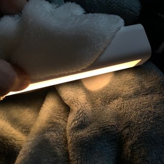 아카라 어두울 때만 켜지는 스마트 무선 센서등 — 4.5점을 준 리뷰어가 2021년 12월 올린 사용 사진