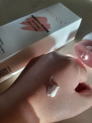 위시스 프리미엄 글루타치온  화이트닝 바디로션 — 5점을 준 리뷰어가 2023년 1월 올린 사용 사진